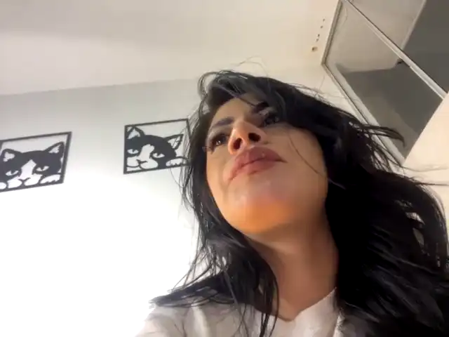 Clarachanelricek – Stripchat Live Sex Cam Recording – 2025-01-10 15:10:52