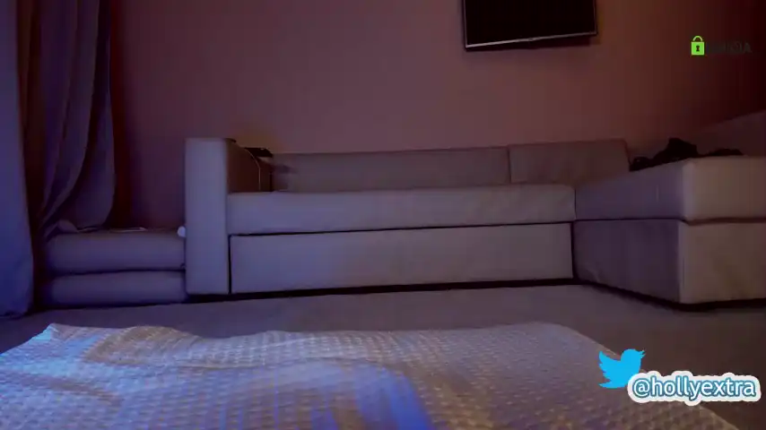 Hollyextra – Chaturbate Live Sex Cam Recording – 2025-07-18 08:51:33