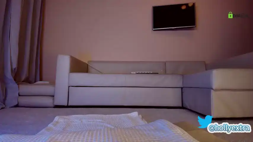 Hollyextra – Chaturbate Live Sex Cam Recording – 2025-05-26 11:23:49
