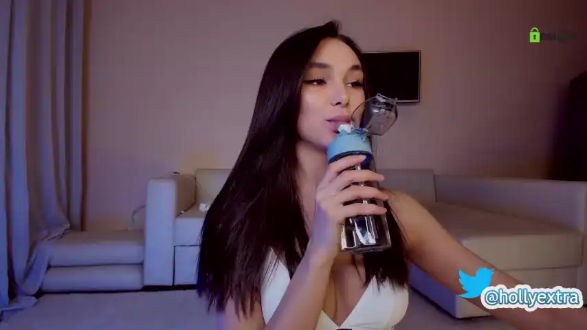 Hollyextra – Chaturbate Live Sex Cam Recording – 2025-05-11 12:06:23