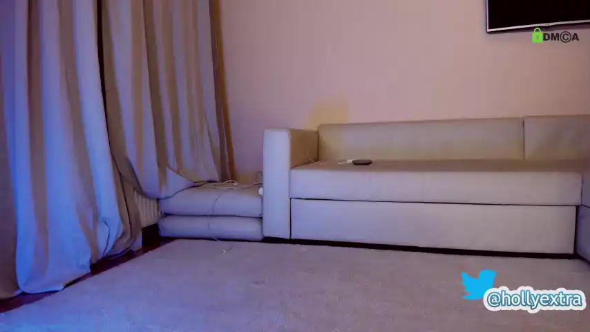 Hollyextra – Chaturbate Live Sex Cam Recording – 2025-08-29 17:06:59