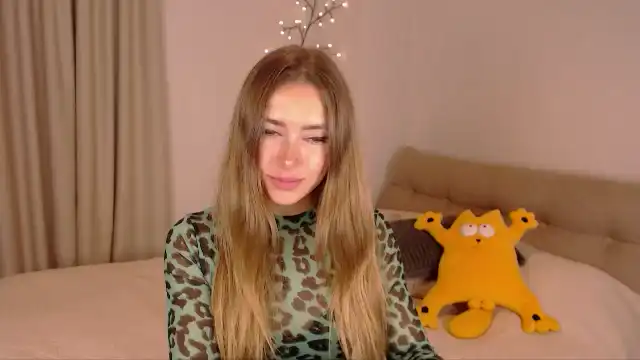Simonswife – Myfreecams Live Sex Cam Recording – 2025-09-28 16:33:33