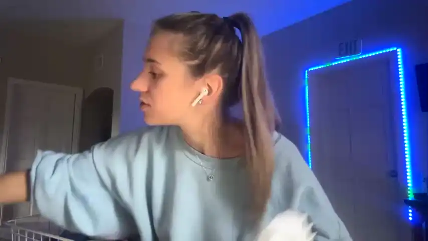 Ameliarustova – Chaturbate Live Sex Cam Recording – 2025-11-18 00:02:04