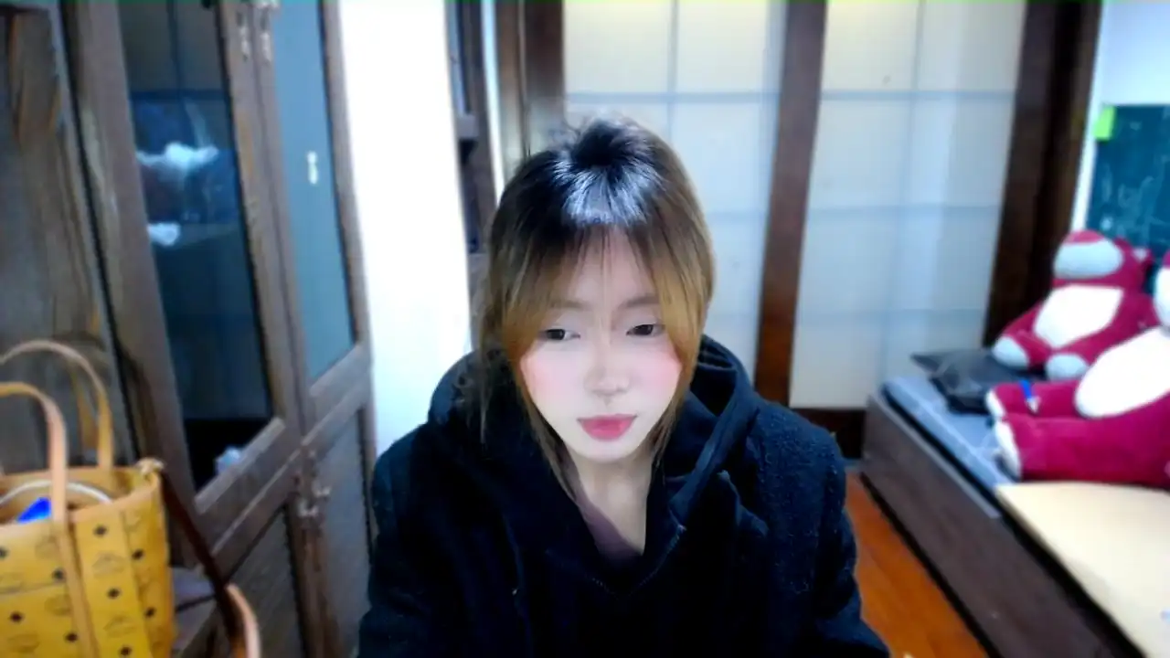Bendandawang – Stripchat Live Sex Cam Recording – 2026-07-17 18:52:29
