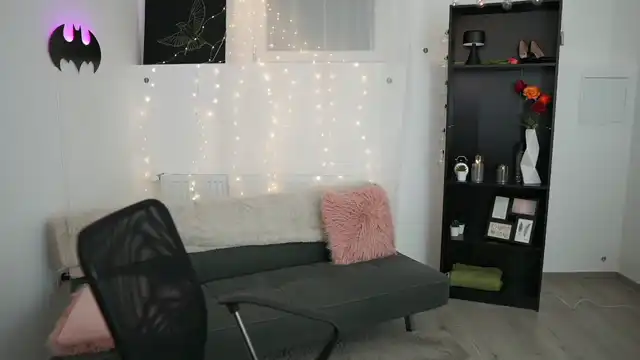 Nicoletteshea – Myfreecams Live Sex Cam Recording – 2025-07-17 01:07:25