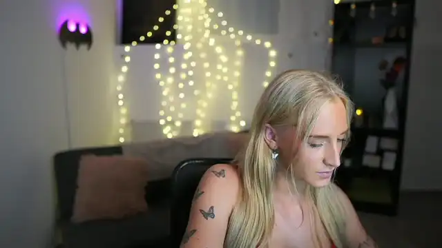 Nicoletteshea – Myfreecams Live Sex Cam Recording – 2025-10-05 13:39:05
