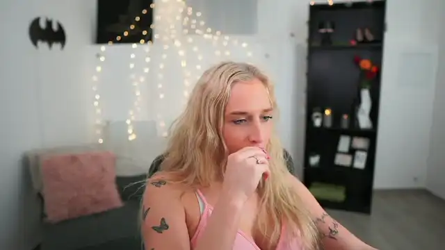 Nicoletteshea – Myfreecams Live Sex Cam Recording – 2026-04-21 11:25:26