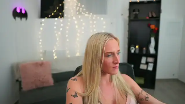 Nicoletteshea – Myfreecams Live Sex Cam Recording – 2025-07-13 07:17:22