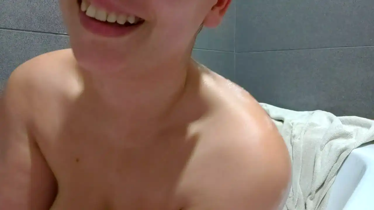 Brzoskwinka2_ – Showup Live Sex Cam Recording – 2025-01-20 14:27:55