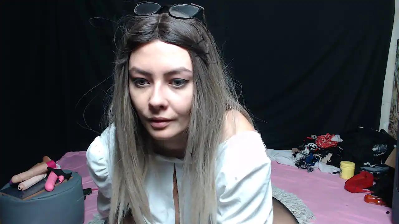 Brzoskwinka2_ – Showup Live Sex Cam Recording – 2025-05-09 07:22:16