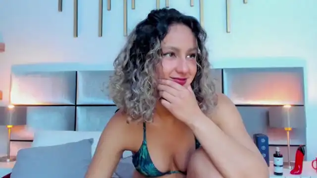 Florasaenz – Xlovecam Live Sex Cam Recording – 2025-10-24 23:05:51