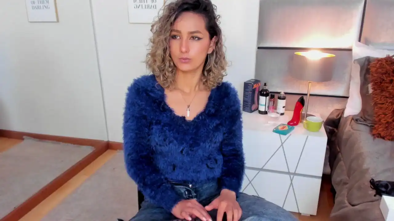 Florasaenz – Xlovecam Live Sex Cam Recording – 2025-05-23 06:36:45