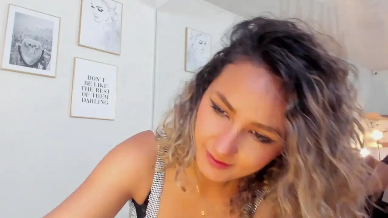 Florasaenz – Xlovecam Live Sex Cam Recording – 2025-02-01 13:12:43