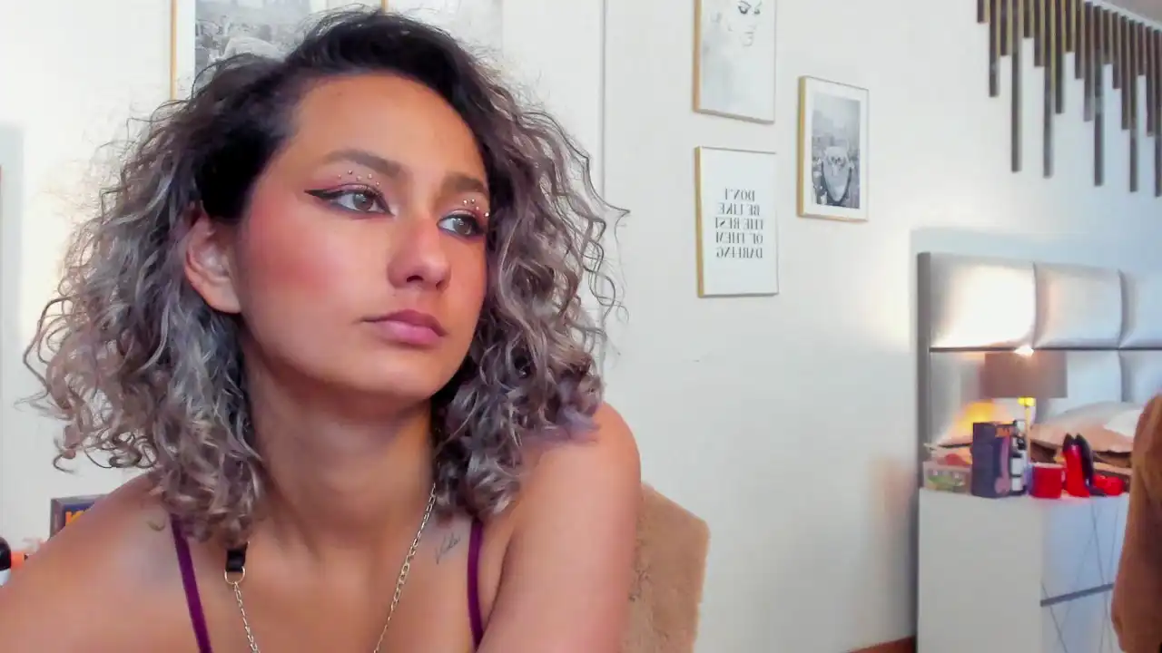 Florasaenz – Xlovecam Live Sex Cam Recording – 2025-02-12 22:45:21