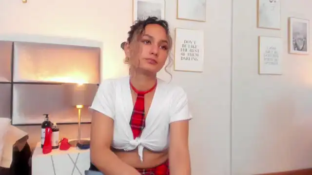 Florasaenz – Xlovecam Live Sex Cam Recording – 2025-05-28 17:21:49