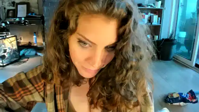 Laurel – Myfreecams Live Sex Cam Recording – 2025-07-25 20:35:14